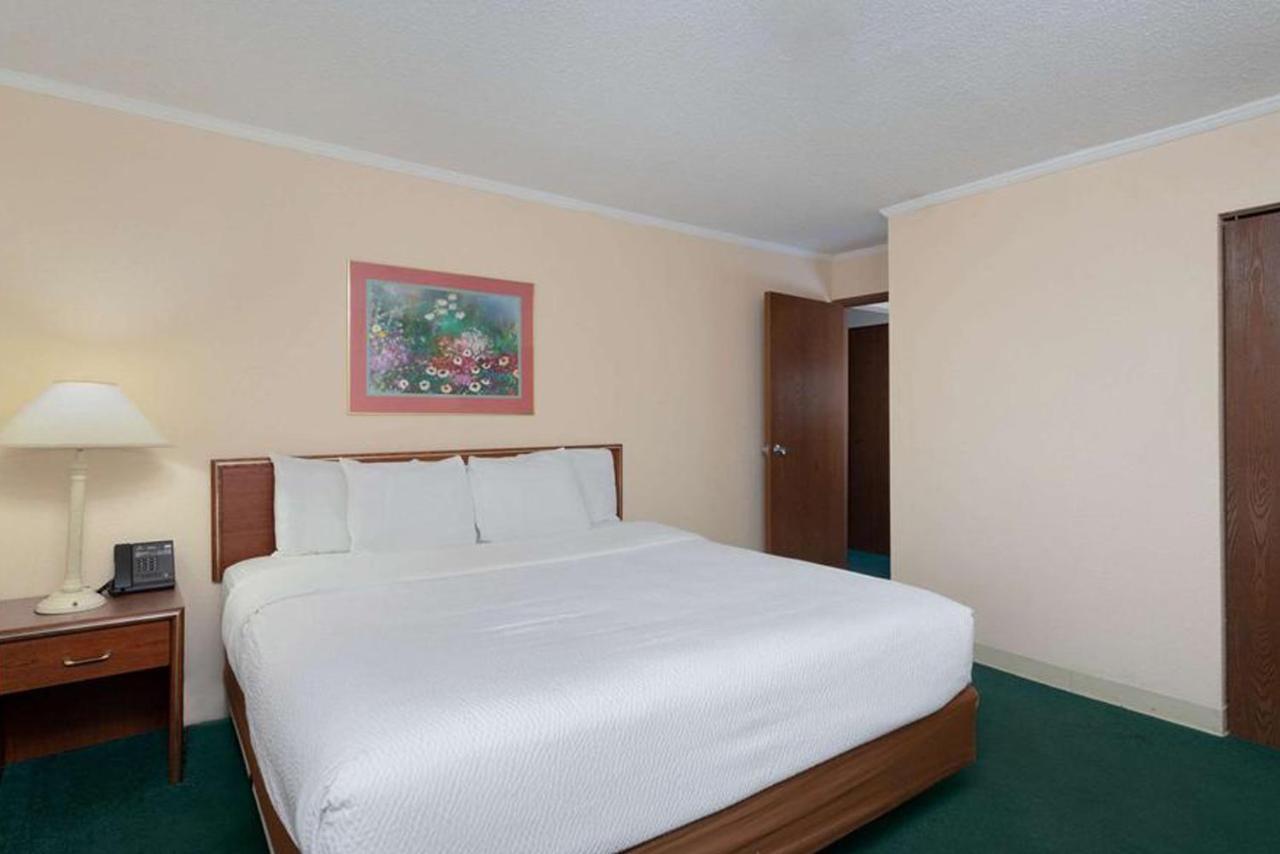 Norwood Inn & Suites Indianapolis East Post Drive Eksteriør billede