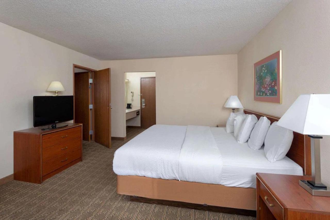 Norwood Inn & Suites Indianapolis East Post Drive Eksteriør billede