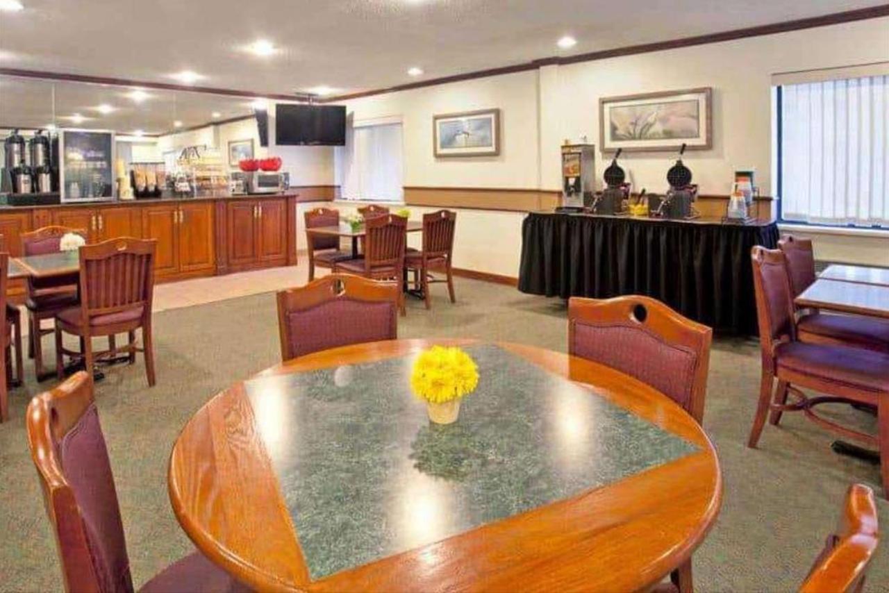 Norwood Inn & Suites Indianapolis East Post Drive Eksteriør billede