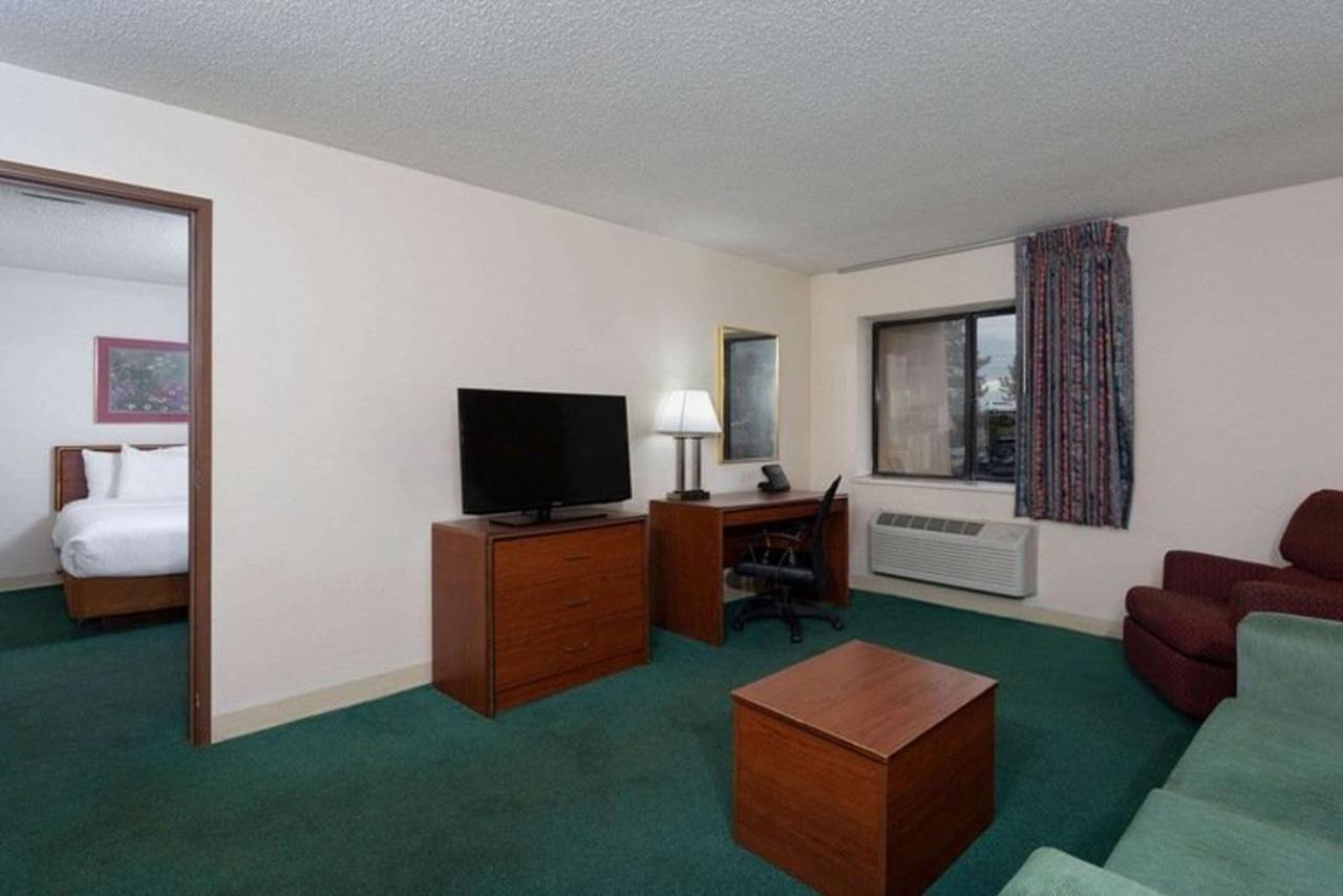Norwood Inn & Suites Indianapolis East Post Drive Eksteriør billede