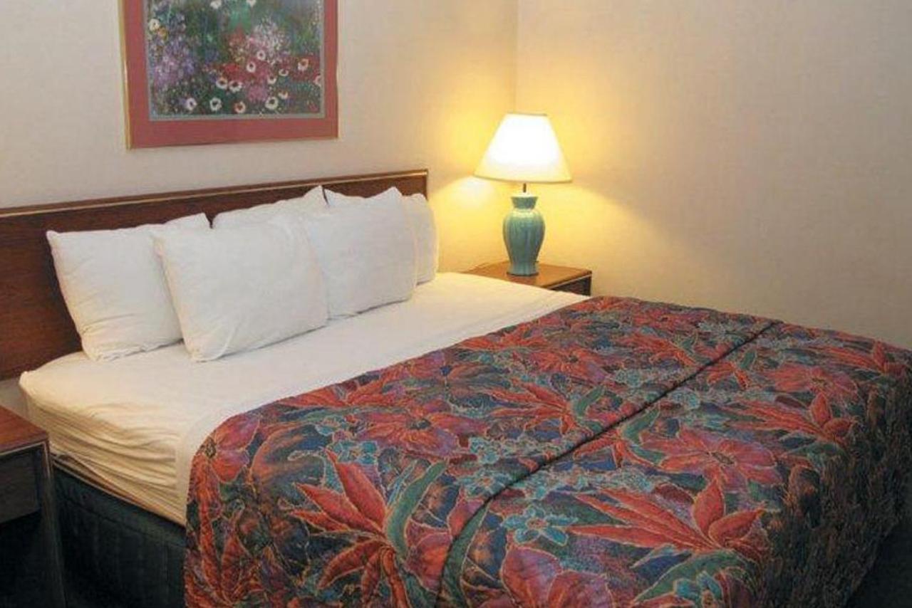 Norwood Inn & Suites Indianapolis East Post Drive Eksteriør billede