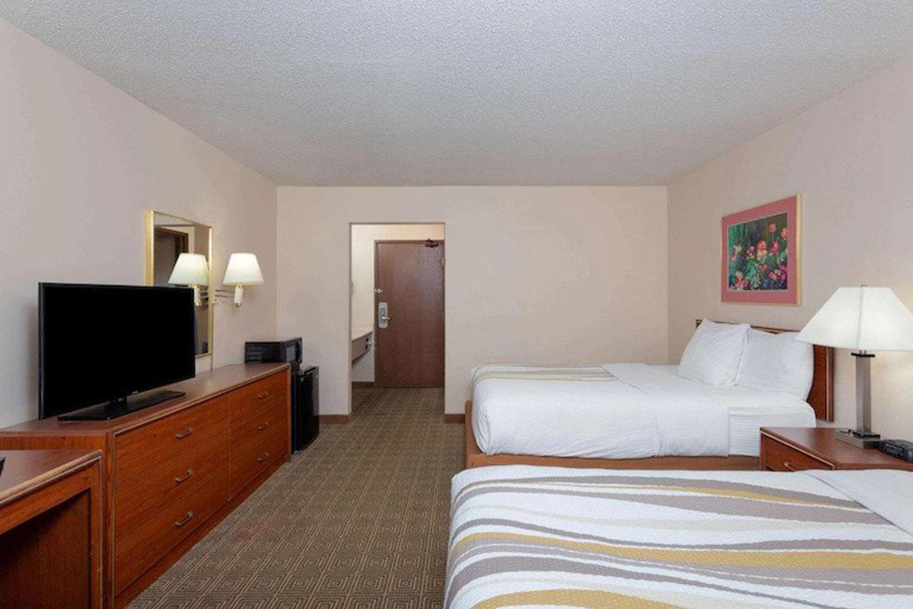 Norwood Inn & Suites Indianapolis East Post Drive Eksteriør billede