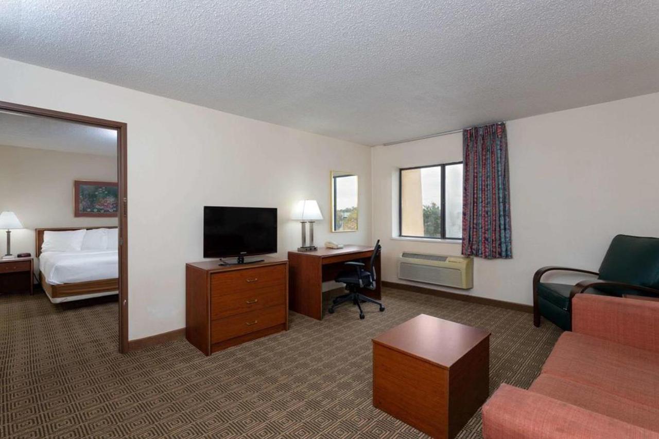 Norwood Inn & Suites Indianapolis East Post Drive Eksteriør billede