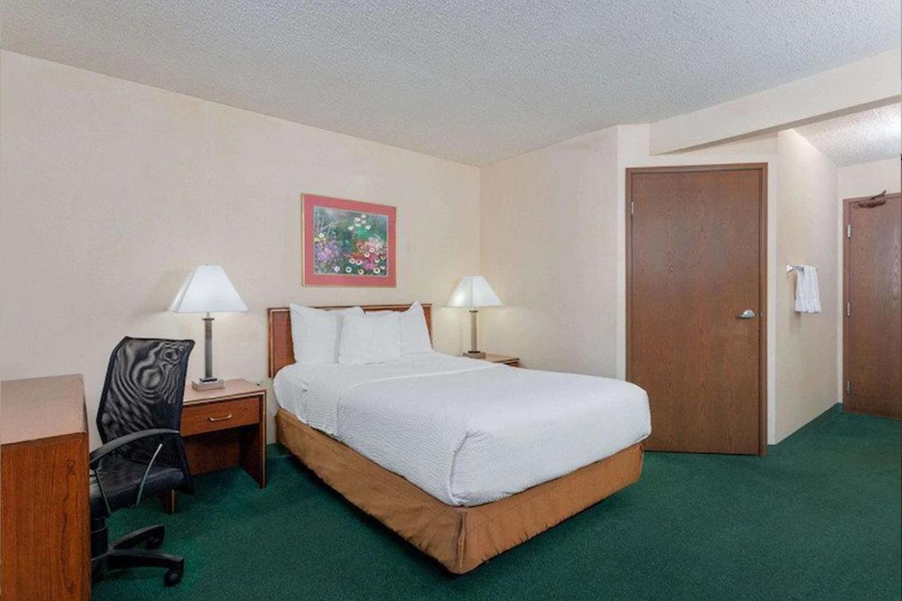 Norwood Inn & Suites Indianapolis East Post Drive Eksteriør billede