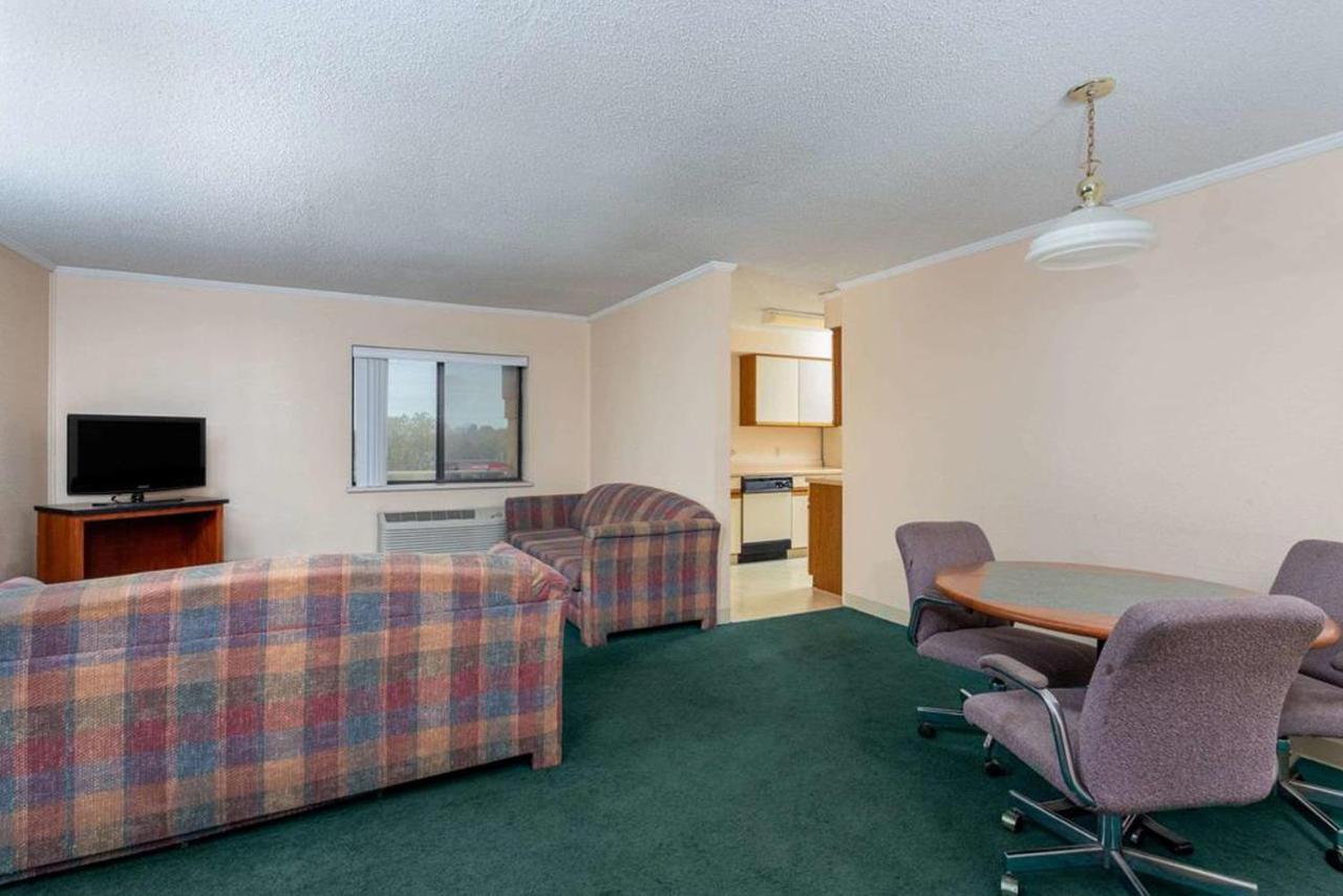 Norwood Inn & Suites Indianapolis East Post Drive Eksteriør billede