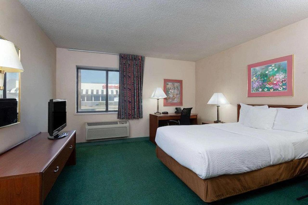 Norwood Inn & Suites Indianapolis East Post Drive Eksteriør billede
